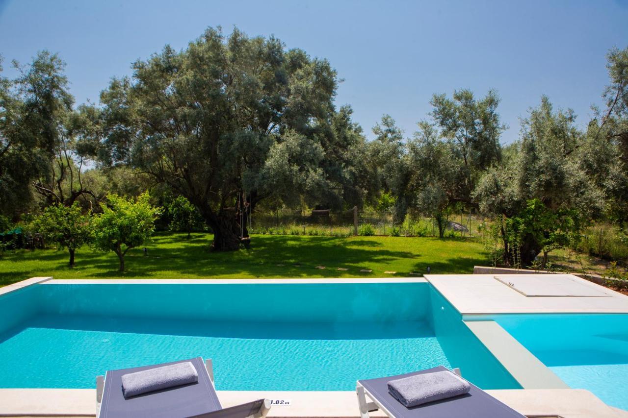 Averto Villas With Private Pool Nidrí Kültér fotó