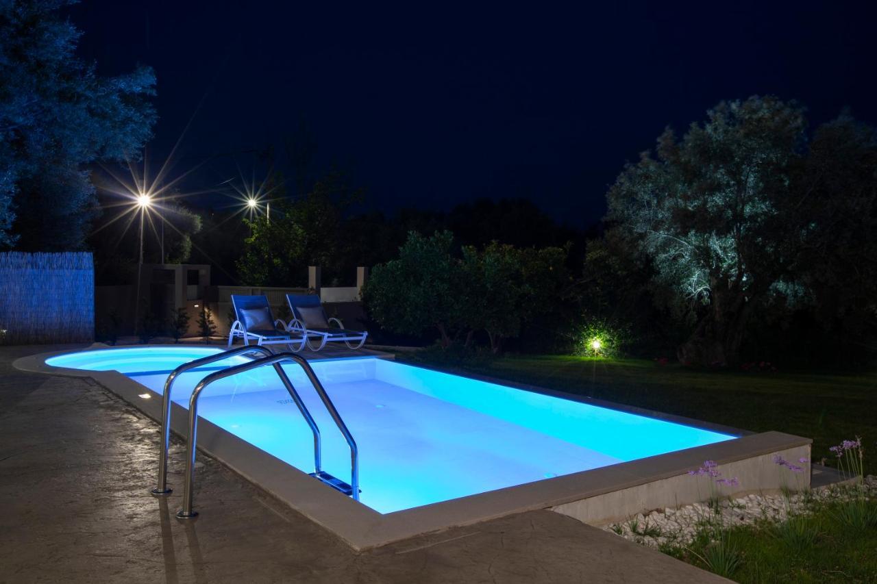 Averto Villas With Private Pool Nidrí Kültér fotó
